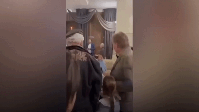 Помните тот самый разговор с непростым чиновником после "голой вечеринки"?