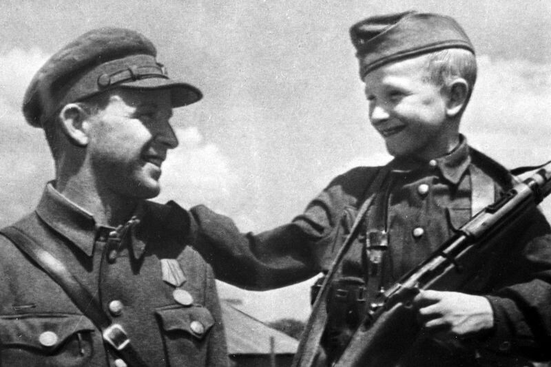 Герои Советского Союза, узники концлагерей и партизаны. Редкие снимки "детей войны"