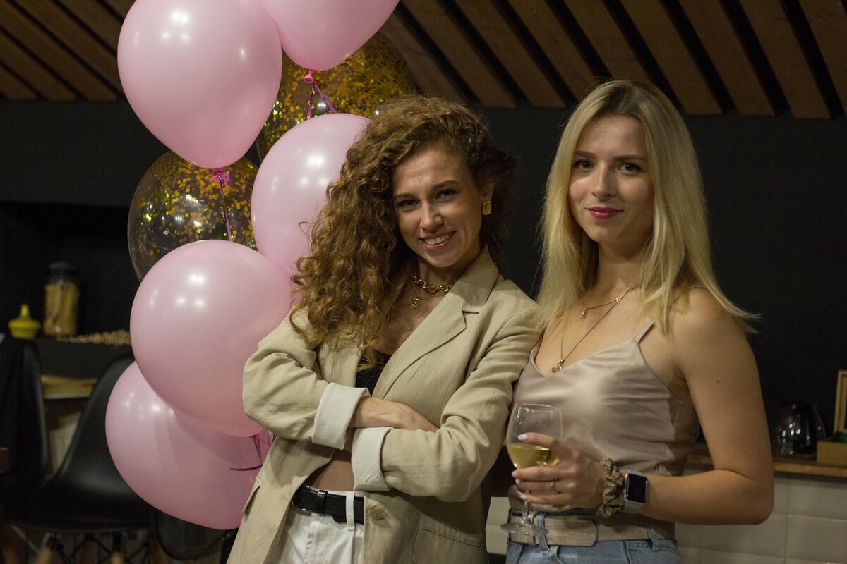 Вечеринка в стиле Барби в Москве. Девичник в кулинарной студии igra-stolov.com.