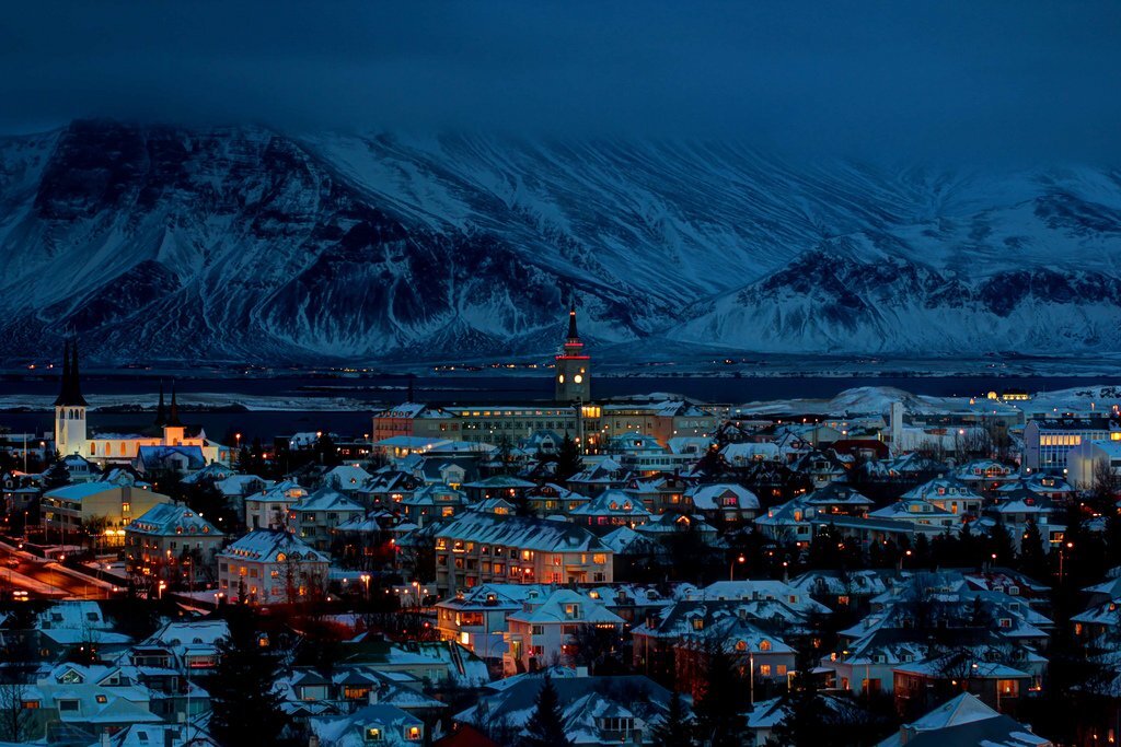 Рейкьявик ночью