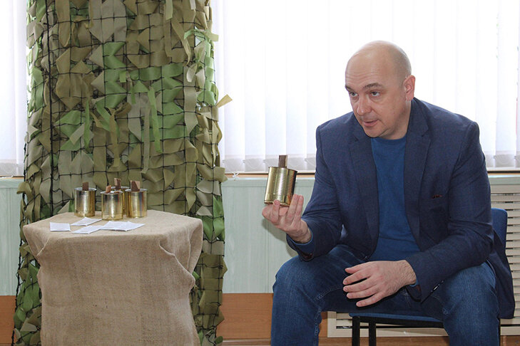    Александр Тарасов во время отпуска встретился со школьниками. Фото «Степная нива»
