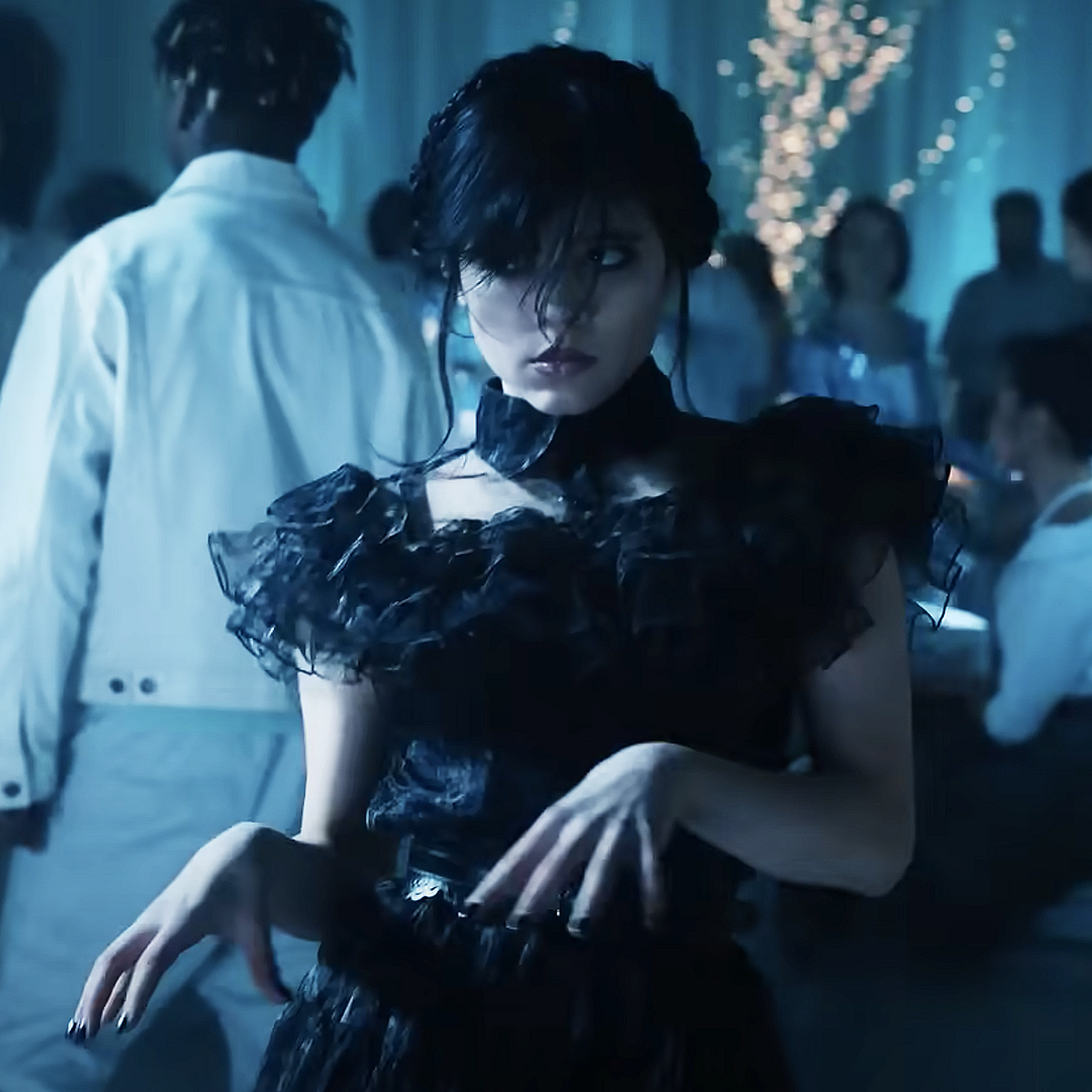 Песня которую танцевала уэнсдей. Уэнздей 2022 ксавье. Wednesday addams 2022 танец. Уэнсдей актриса 2022 танец. Песня которую танцевала уэнсдей.