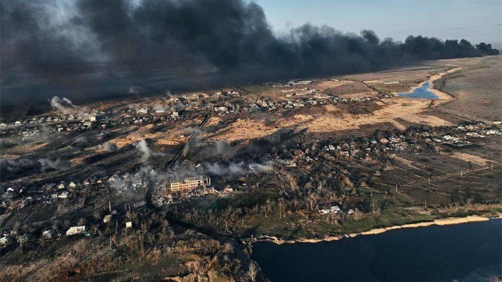    НА АВДЕЕВСКОМ НАПРАВЛЕНИИ РУССКАЯ АРМИЯ ПРОРВАЛА ОБОРОНУ ВСУ ВОЗЛЕ УКРЕПИТЕЛЬНОГО РАЙОНА "ЗЕНИТ" НА ЮЖНОМ ФЛАНГЕ. ФОТО: СКРИНШОТ ТГ-КАНАЛА SELIVANOVOKURAHOVO