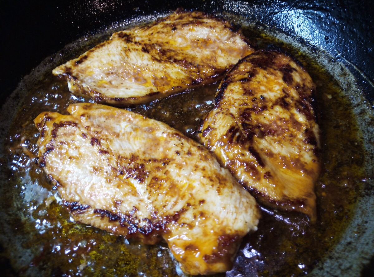 куриные бедра 200 грамм. 200 гр филе курицы это. куриная грудка в граммах. куриное филе калорийность 100г. 100г куриной грудки.