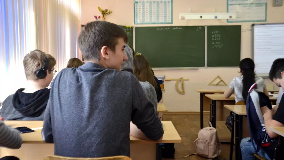     Тюменские школьники, учащиеся во вторую смену, пойдут в школу. Занятия в общеобразовательных учреждениях города по климатическим условиям не отменяются. В настоящее время в областной столице столбики термометров показывают -17.