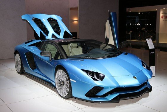    Lamborghini Aventador