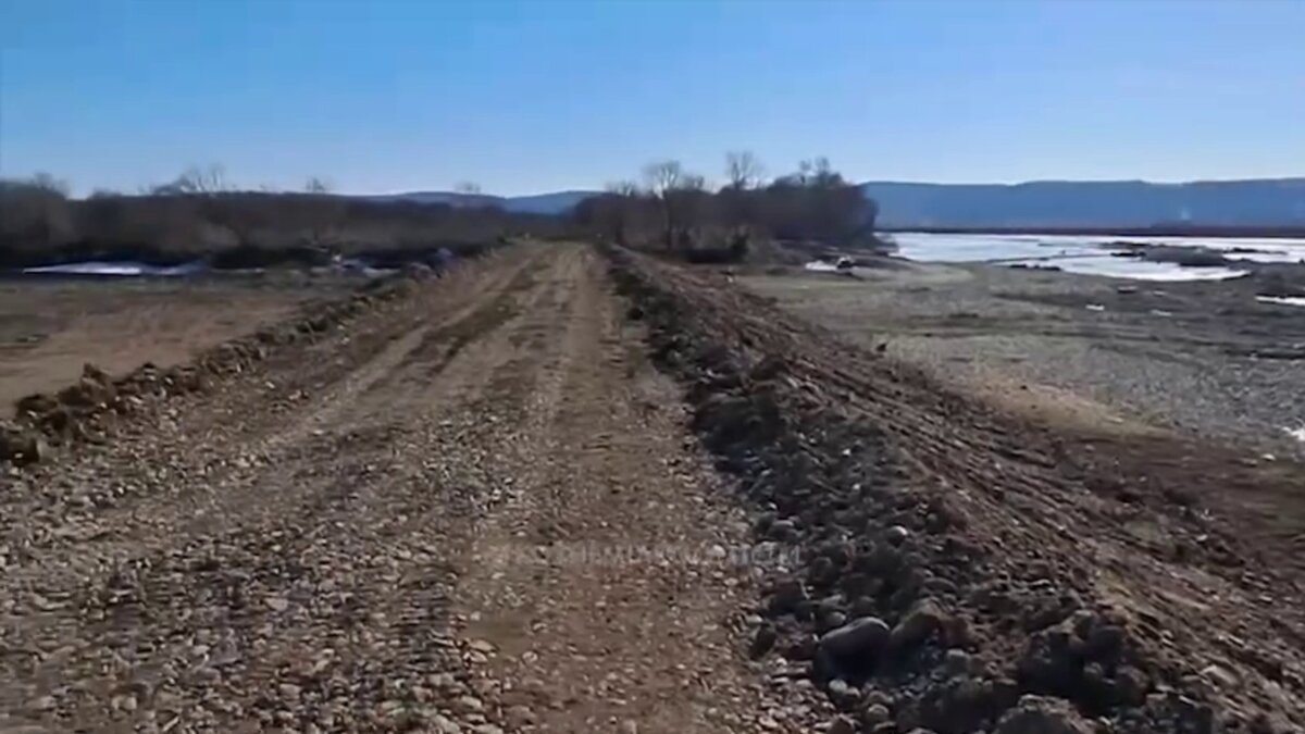 Село Старореченское отгородили дамбой, наконец-то в безопасности от  наводнений | Восток-Медиа | Дзен