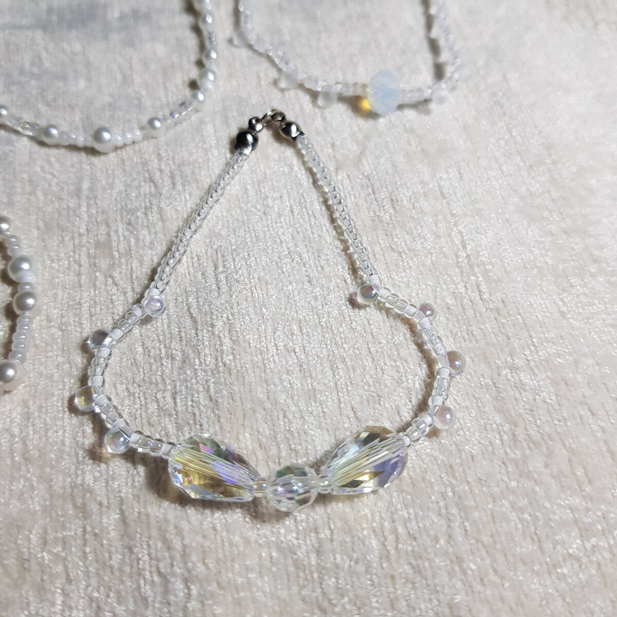 необычные браслеты из бисера. бисер браслет. классные браслеты из бисера. плетение бисером браслеты. браслет из длинного стекляруса.