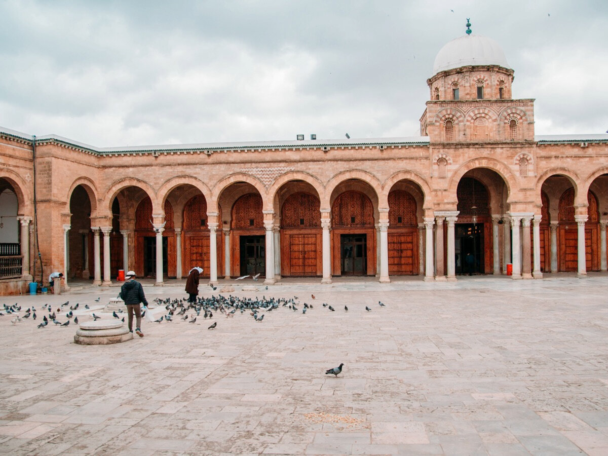 В Мечети олив (аз-Зайтуна) в столице Туниса — 160 столбов, созданных из руин Карфагена