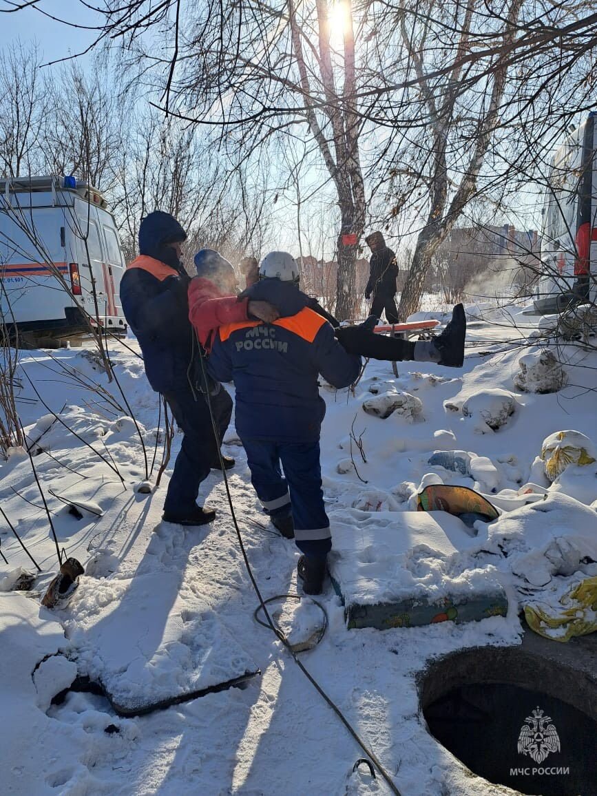 В Бердске спасли мужчину, который два дня пролежал в колодце теплотрассы |  Бердск-Онлайн СМИ | Дзен