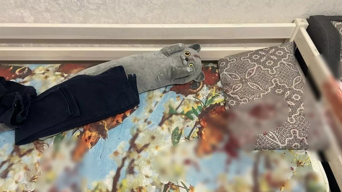     Женщина также напала с ножом на свою престарелую мать и нанесла увечья себе.