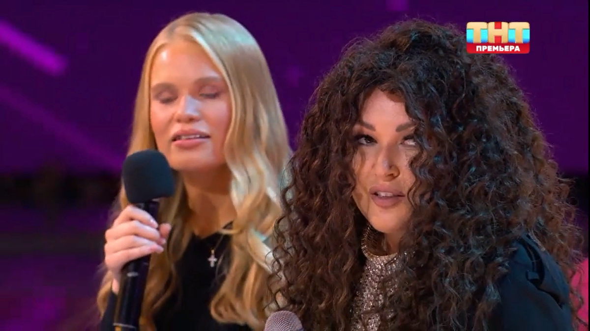 Шоу амазонки абрау. Шоу амазонки. Шоу амазонки в геленджике. Бритни спирс гладиатор. Стриптизерша.