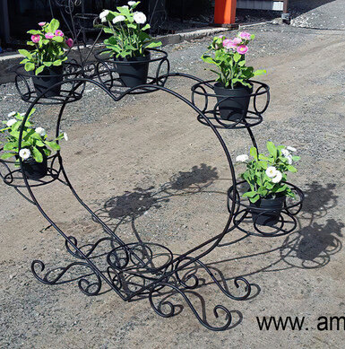 ребенок девочка. маленькие дети и животные. трогательные котята. милый щенок. классные коты.