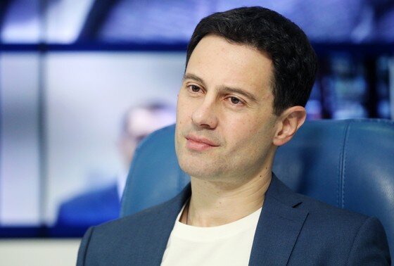    Антон Макарский