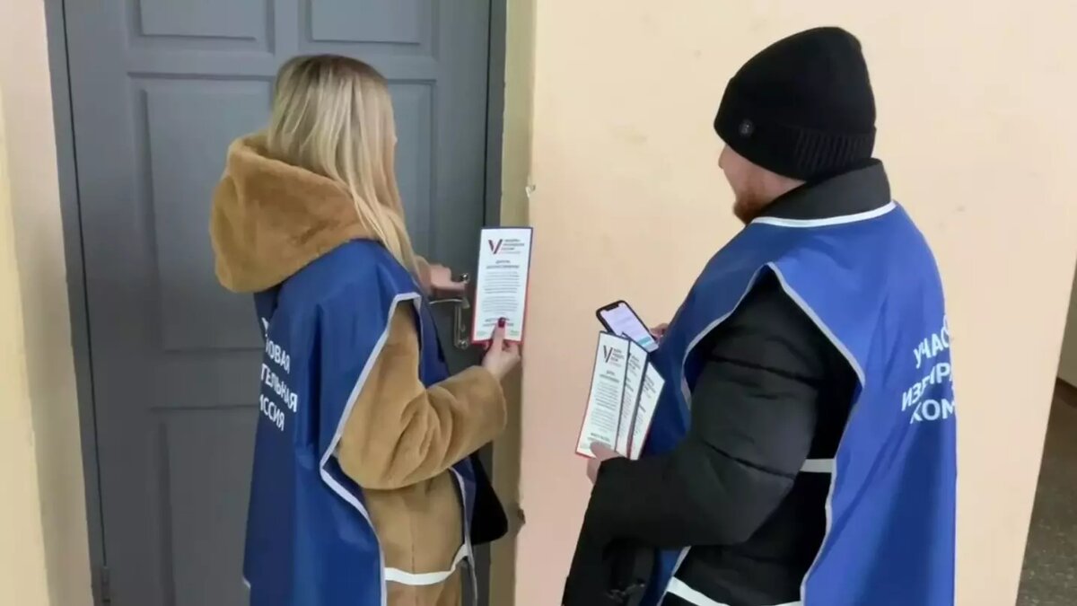     Сегодня, 17 февраля, в Удмуртии сотрудники участковых избирательных комиссий начали обходить дома всех избирателей в рамках проекта «ИнформУИК».