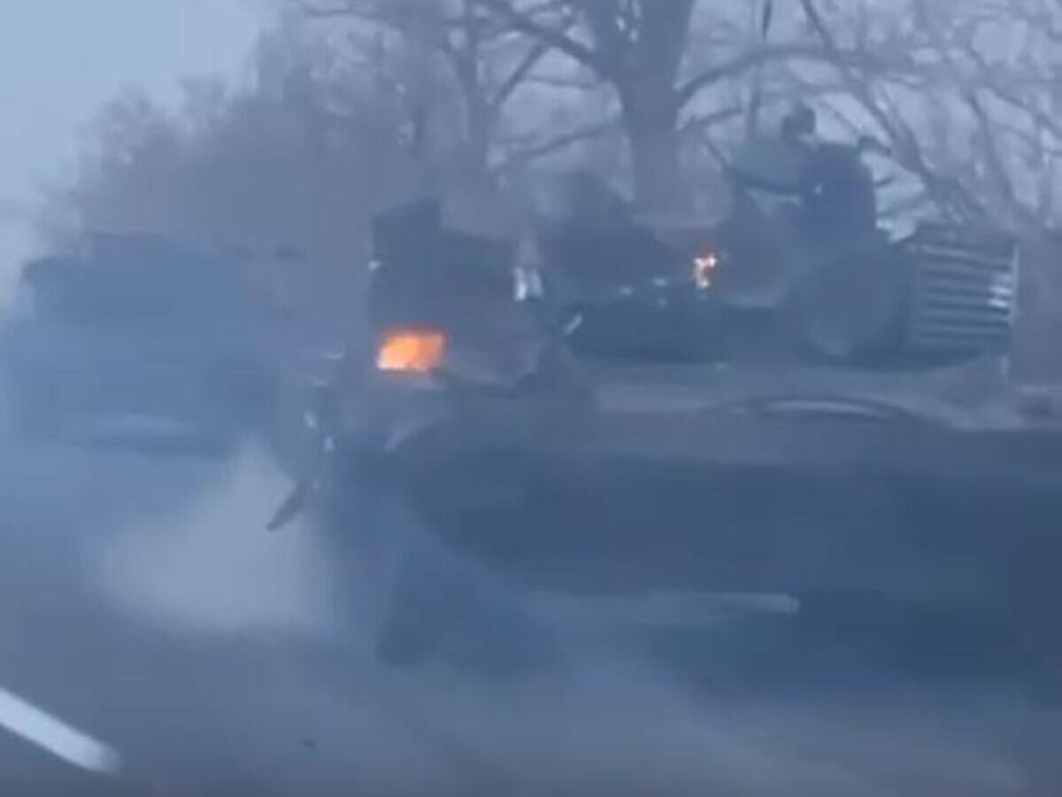    Кадр видео, на котором, как утверждается, украинская бронетехника якобы выходит из Авдеевки