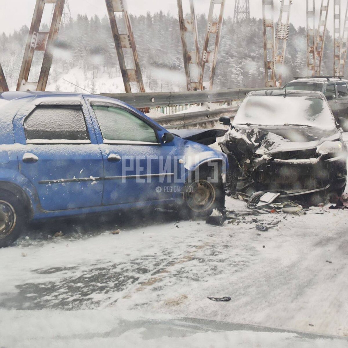 Из-за аварии на мосту по дороге в Апатиты образовалась пробка | Хибины |  Дзен