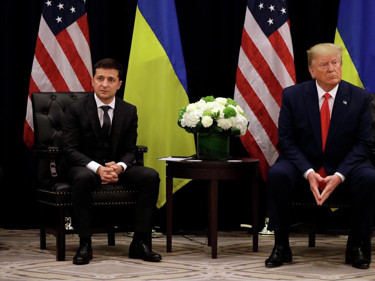    Президент Украины Владимир Зеленский и президент США Дональд Трамп во время встречи в Нью-Йорке, США. 25 сентября 2019© AP Photo / Evan Vucci