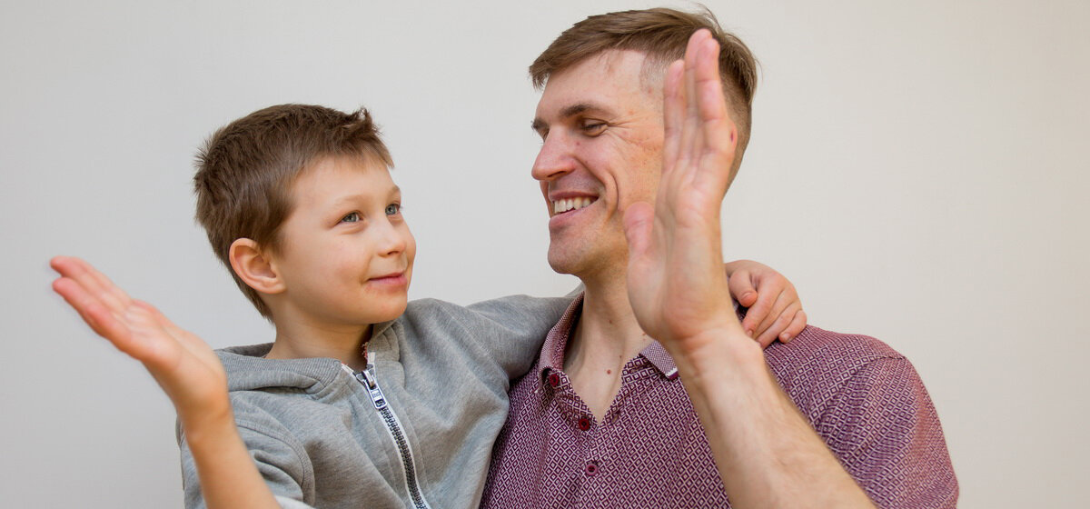 Ща родителей. Поощрение ребенка. Хвалить подростка. Поощрение ребенка в семье. Похвала ребенка.