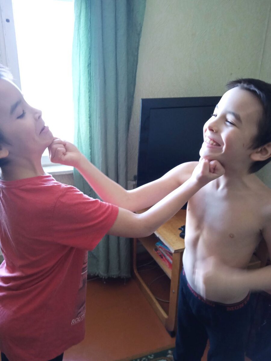 Сейчас дерутся, ттт, обычно только в шутку