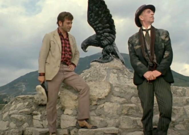 Именно здесь Остап Бендер бросил пиджак Ипполита Матвеевича наземь и принялся топтать пыльными штиблетами. Ипполит Матвеевич через несколько минут стал грязным до отвращения.