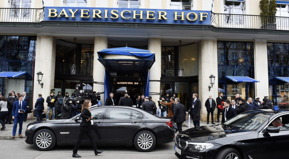 Отель "Баварский двор" - место проведения Мюнхенской конференции. Фото МКБ.