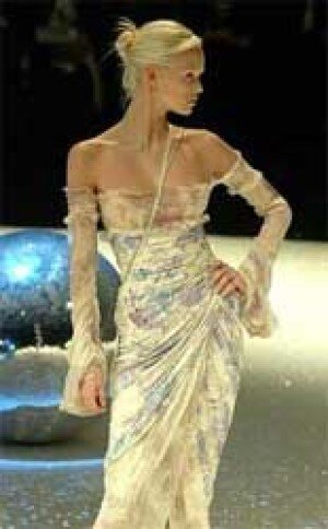 По словам Стефани Майер, именно это платье она описала на выпускной Беллы, только гиацинтового цвета.