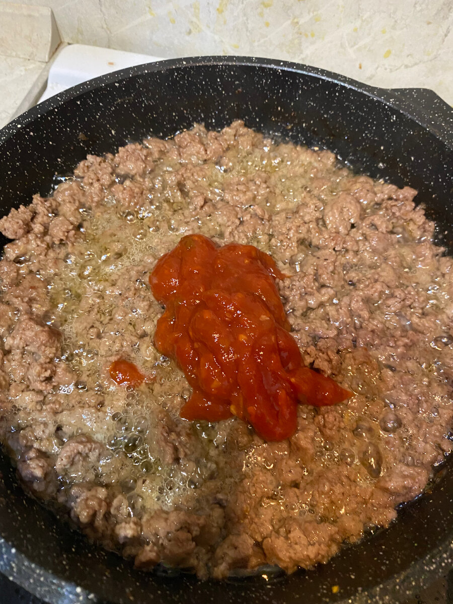 Как приготовить морковку с луком. Мясо с луком морковкой и болгарским перцем. Жареная морковь с луком. Пережарка лук морковь. Жареная капуста на сковороде с луком и морковью.