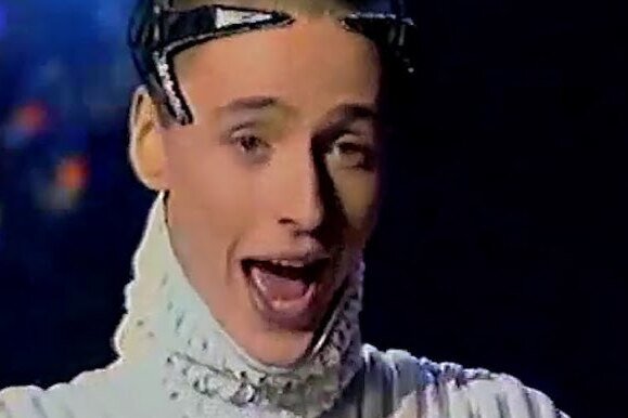     "Какая-то тарабарщина": англоязычные пользователи твиттера решили, что клип Витаса "7 элемент" был создан нейросетью Sora