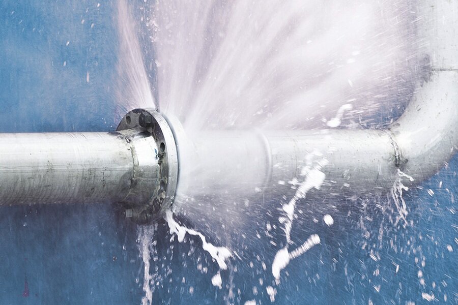 Прорвало полотенцесушитель в квартире