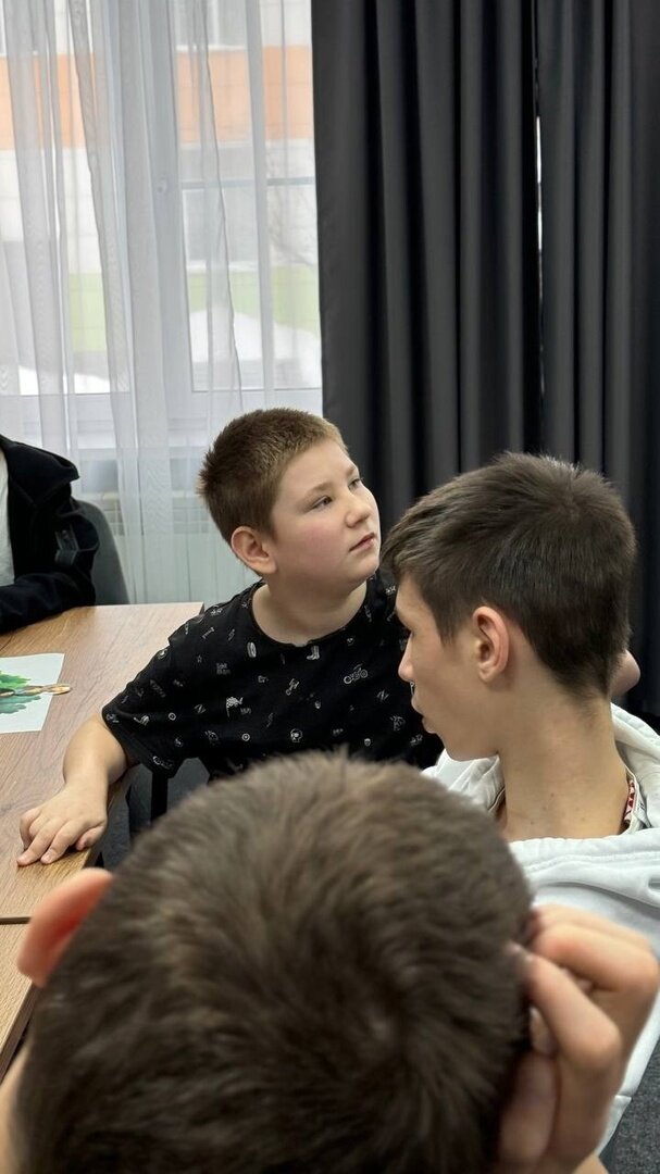 на 10 девчонок по статистике. на 10 девчонок-9 ребят. девять ребят. статистика карикатура. на 9 девчонок по статистике 9 мальчиков.