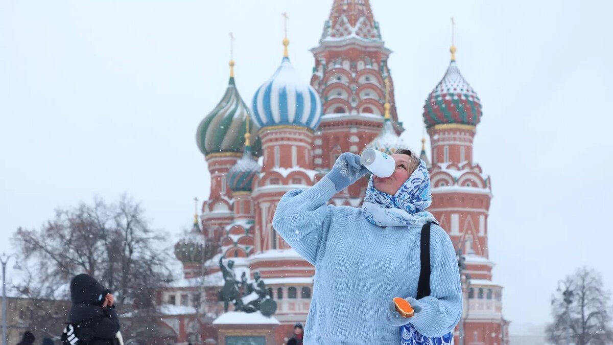     На Москву надвигается новый циклон «Рикса» со снегопадами и метелями, он накроет столицу уже в воскресенье. Петербург тем временем уже во власти теплой части этого циклона, город практически затопило в результате оттепели и осадков. Гидрометцентр дал комментарии специально для «НИ».