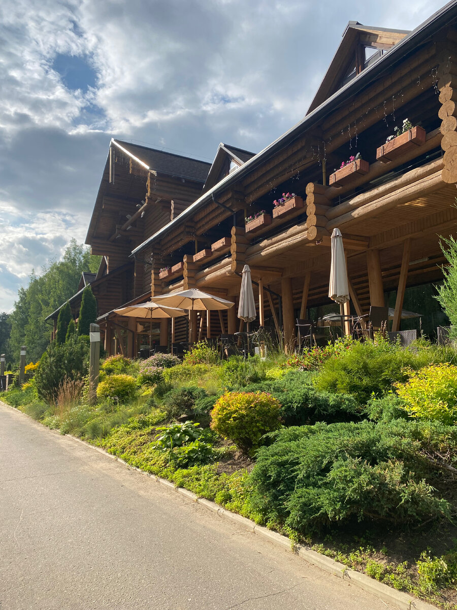 Главный корпус гостиницы 