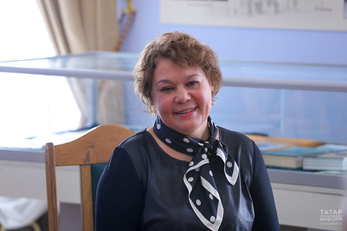Миляуша Айтуганова: «У нас есть большой холл, сейчас там идет ремонт. Хотим к 100-летнему юбилею расположить там музей и кинолекторий». Фото: © Салават Камалетдинов / «Татар-информ»