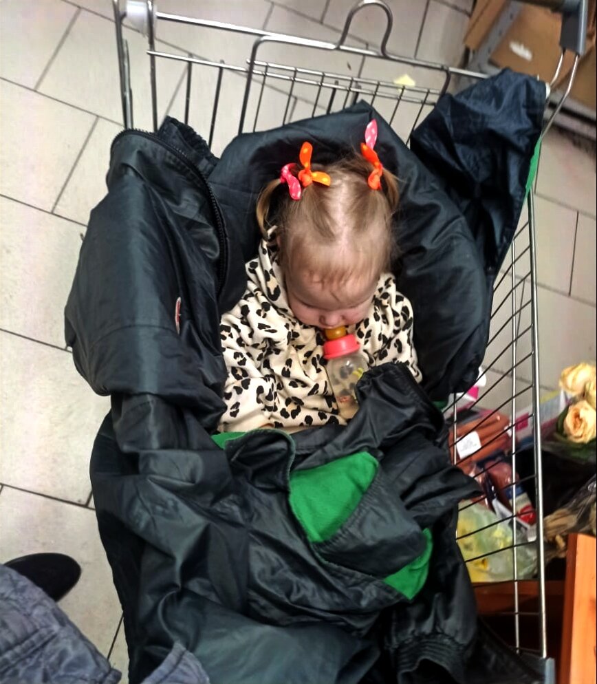 Я через такое тоже проходила и мне приходилось брать детей с собой на работу... 