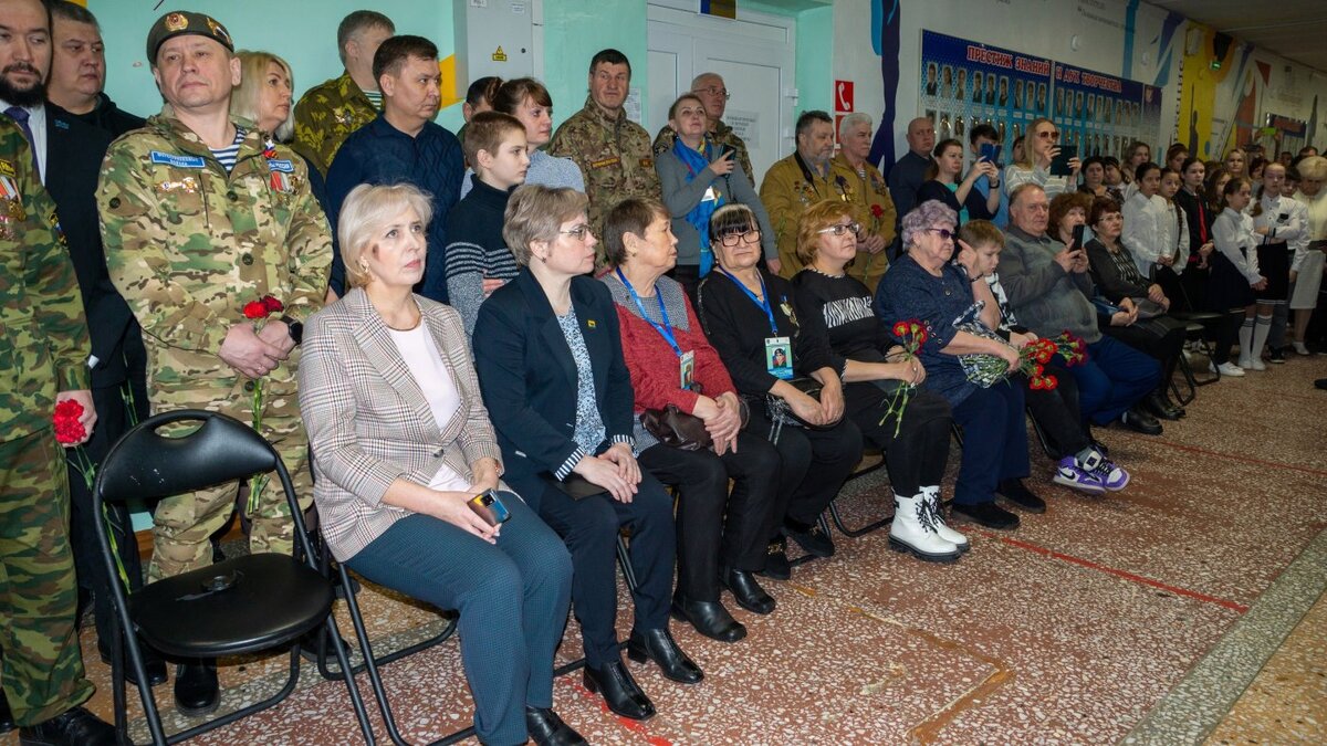    Памяти выпускника, погибшего в ходе СВО, в школе Нефтеюганска торжественно открыли мемориальную доску
