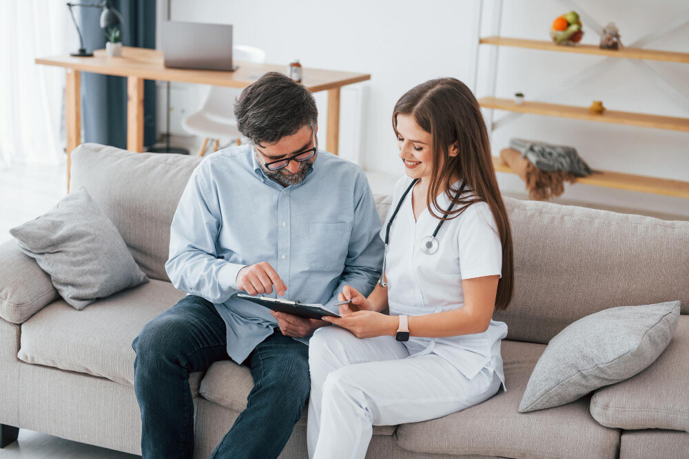 Врач может навещать больного на дому (Источник изображения freepik.com)