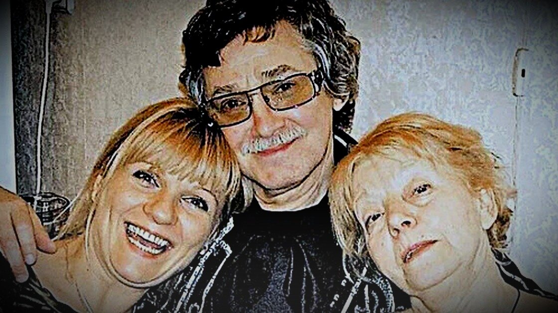 С отчимом Игорем Старыгиным и мамой