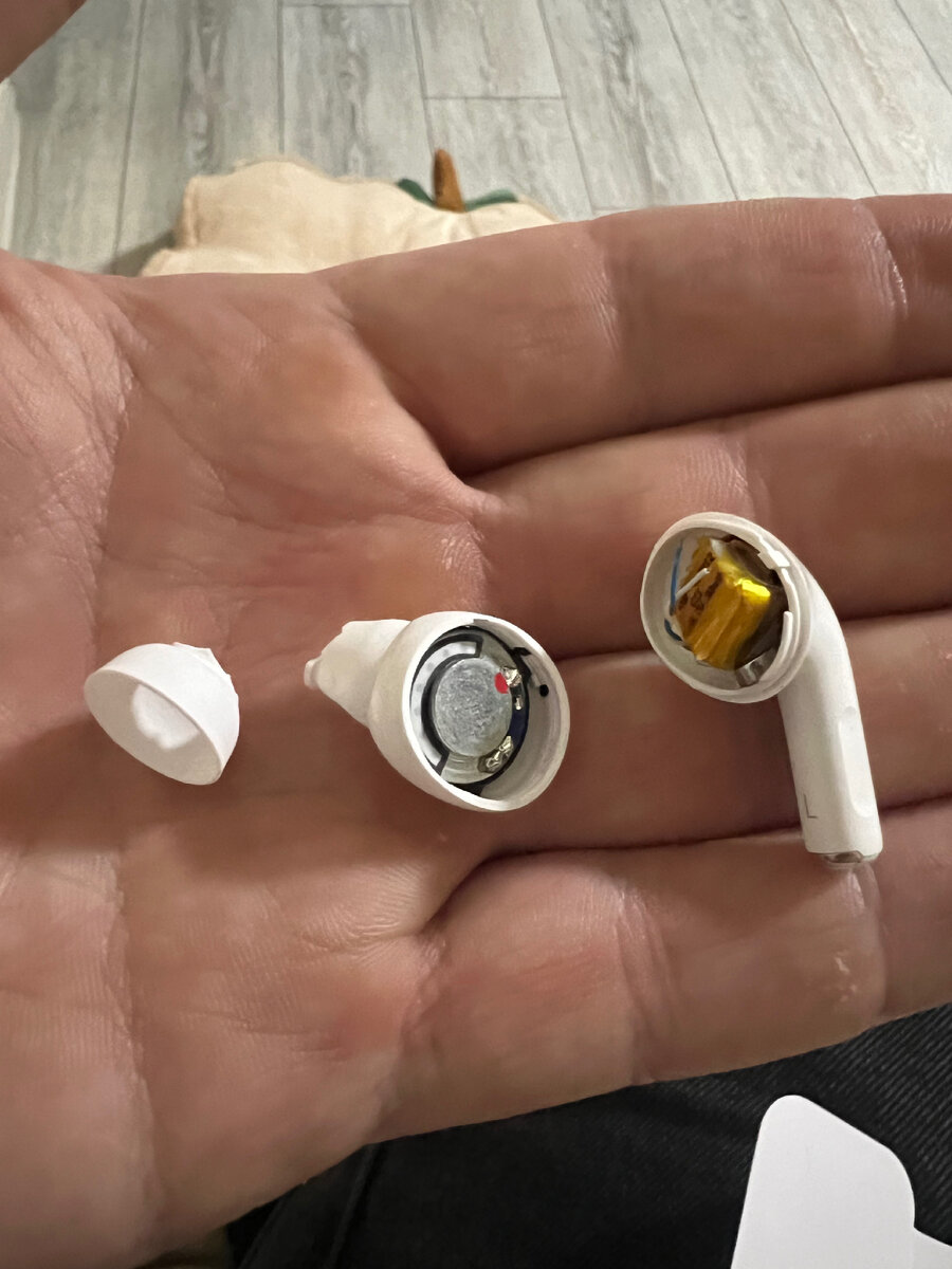 Неудачная попытка снятия амбушюры привела к поломке — резиновое основание было припаяно из-за брака. Покупатели в отзывах часто жалуются на этот недостаток.