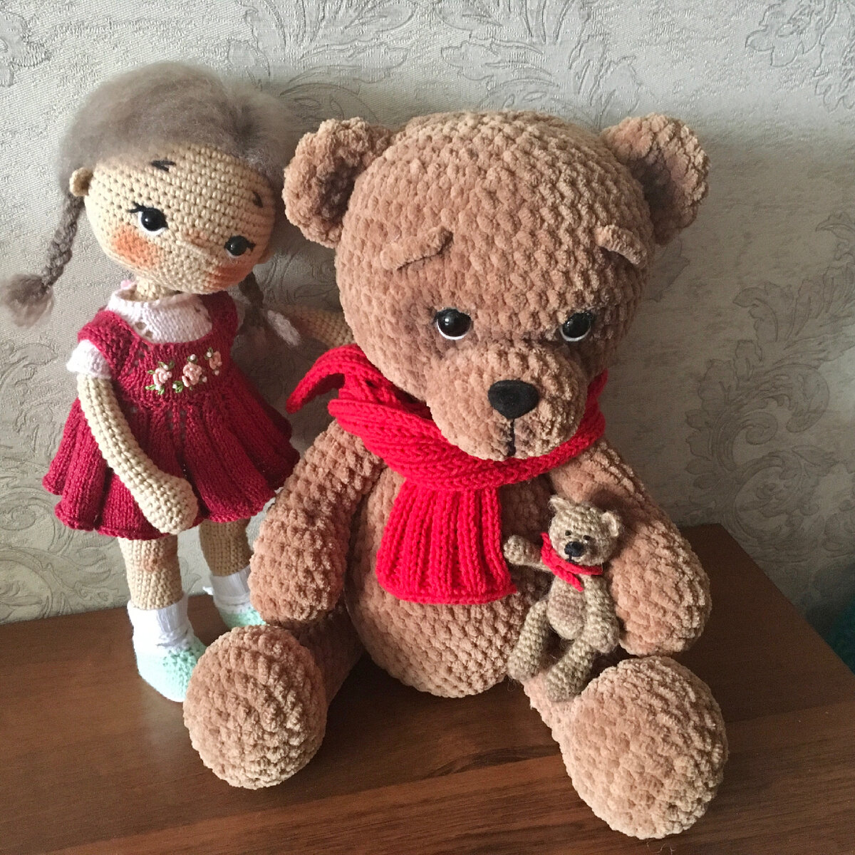 Кукла рост 25 см на проволочном каркасе. Мишка плюшевый рост 35 см и мишка- малышка рост 7 см