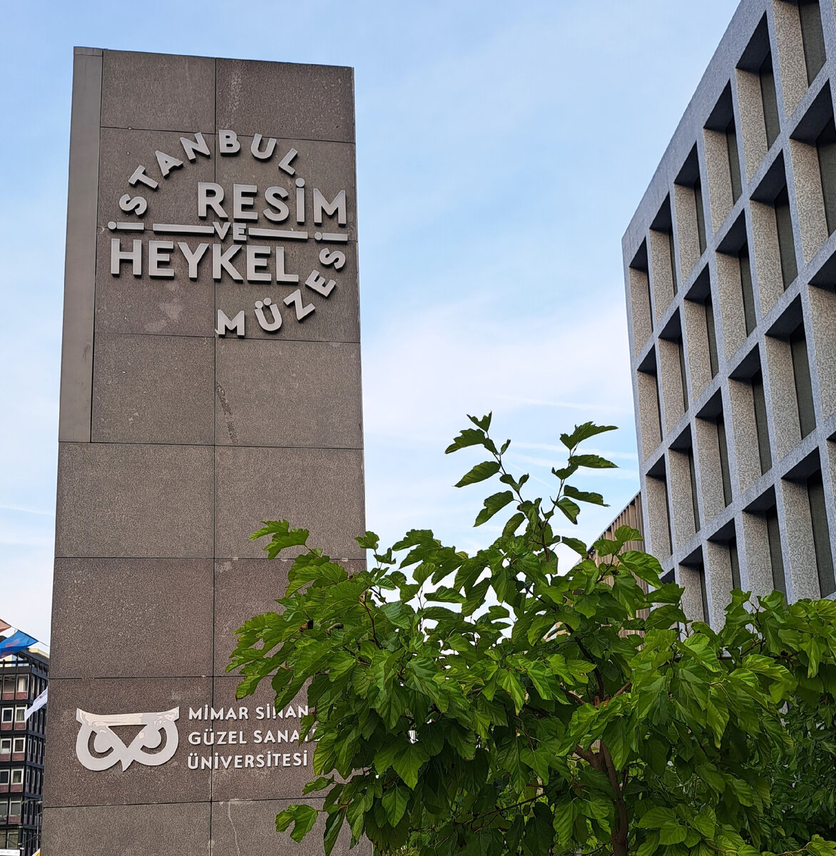 В музей два входа, один с улицы, второй из галатапорт