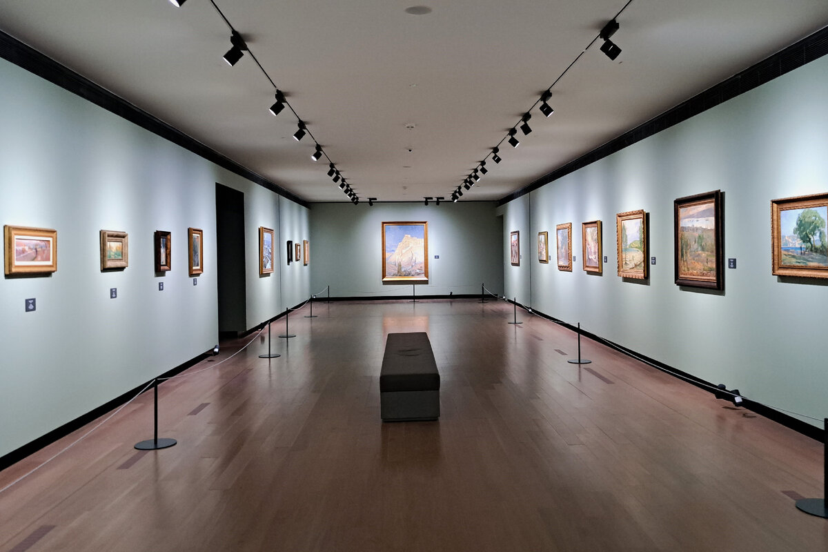 Да и для любителей Стамбула подойдет - много картин, посвященных ему. Можно попытаться найти и узнать знакомые места