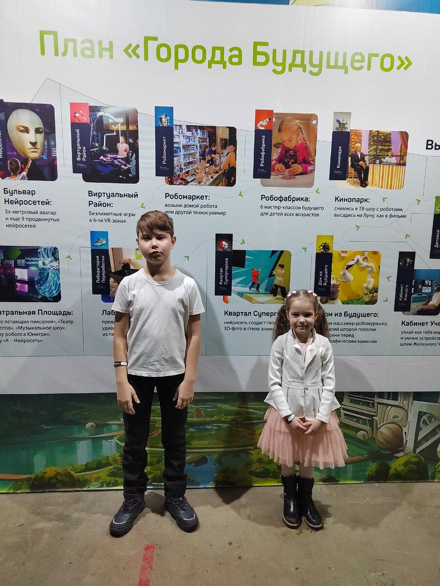 На выставке в 2024 году, ждём начала экскурсии.