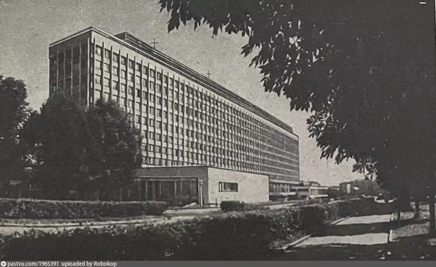 Первый гуманитарный корпус, вид снаружи, 1971 г. 