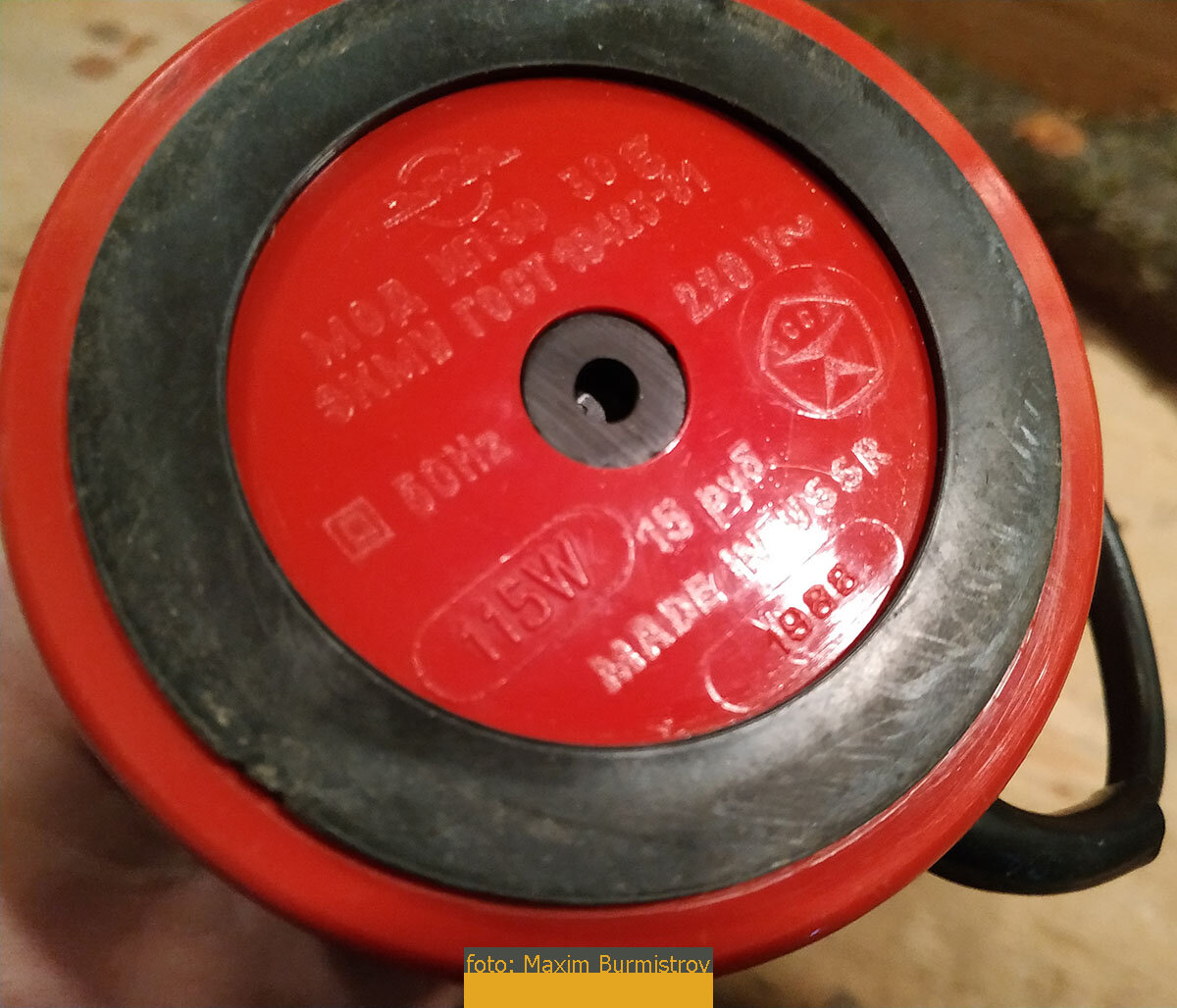 Знак качества и год выпуска – важная информация, в том числе, для нашего маленького исследования. 1988 год, давно это было…