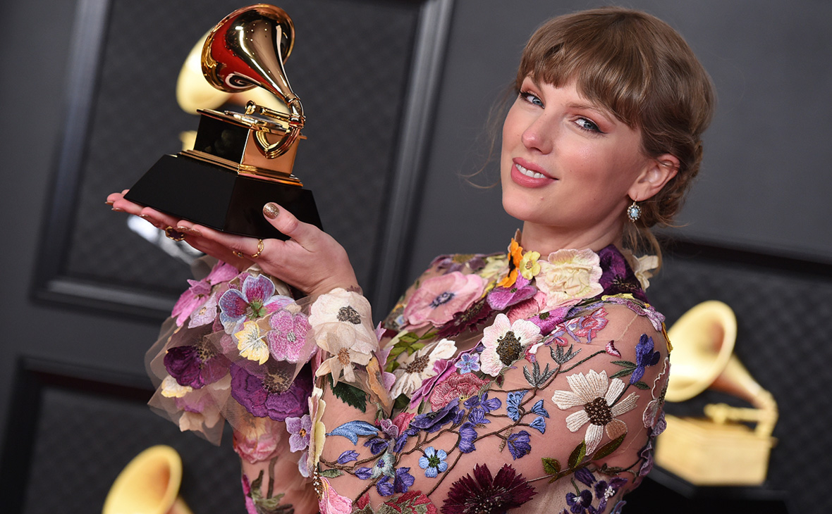 Taylor swift reputation обложка. Taylor swift обложка. Taylor swift love photoshoot. Taylor swift альбомы. Тейлор свифт.