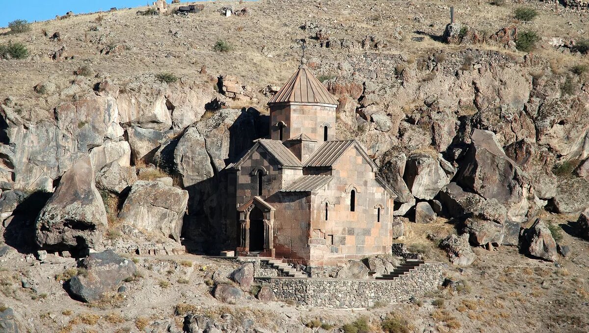 Церковь Сурб Степанос близ села Кош CC BY-SA 3.0 / Bertramz / Kosh, Stepanos church, 7th ct.