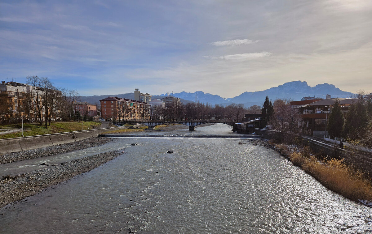 Река Терек и старый трамвайный мост