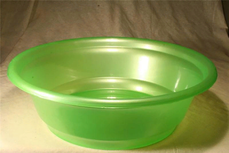 Таз с водой. Тазик с водой. Тазик с горячей водой. Тазик с водой. Таз с водой.