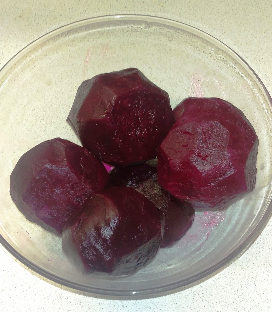 Свекла выращена и собрана на даче собственными руками.